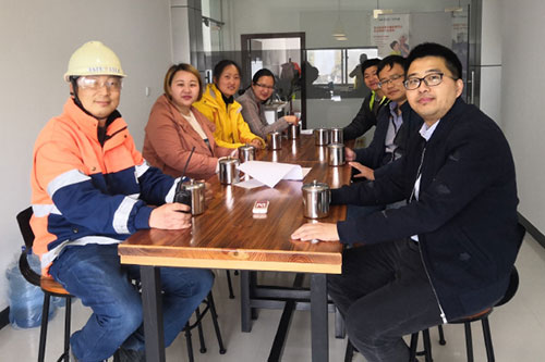 Nantong team with stainless steel cups to reduce plastic waste