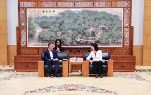 Nick Hampton meets with Jiangmen City Mayor
