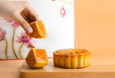 Hand taking a piece of mooncake