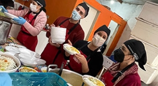 Tate & Lyle colleagues serving meals in a kitchen